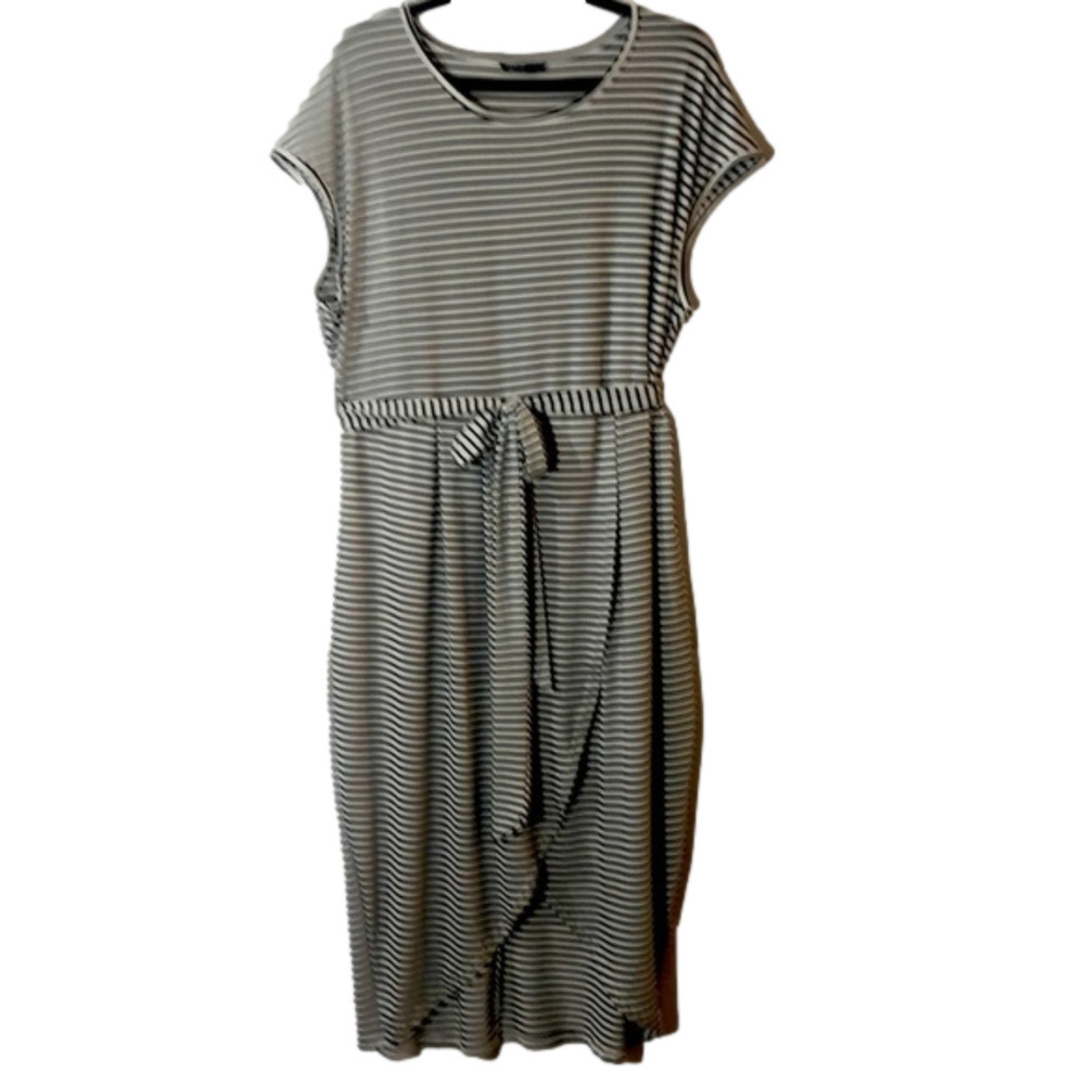 shein Curve Black and white striped dress, size 3X, in very good condition
